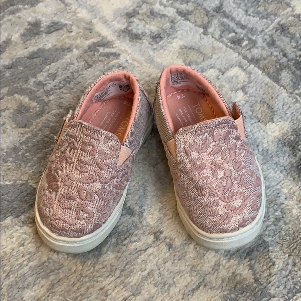 Toms pink leopard slip on